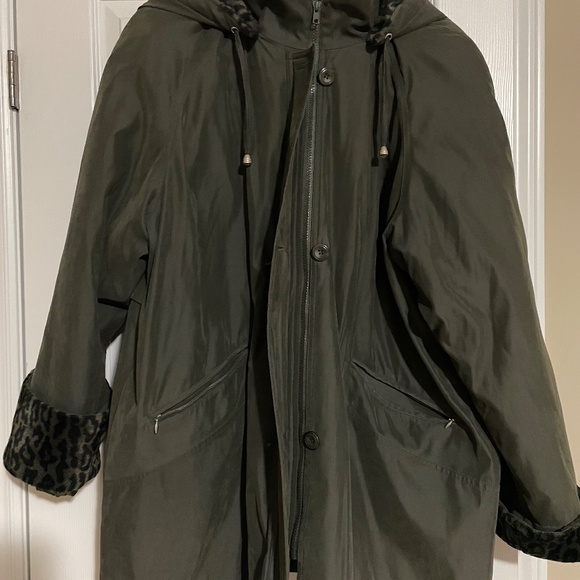Woman's Fall/winter Jacket - Picture 4 of 7